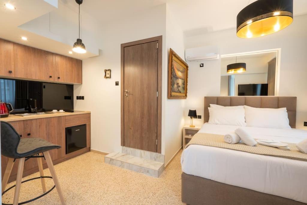 Dema Luxury Suites - Perikleous E6 아테네 외부 사진